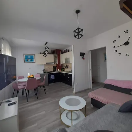 Mika Apartment *